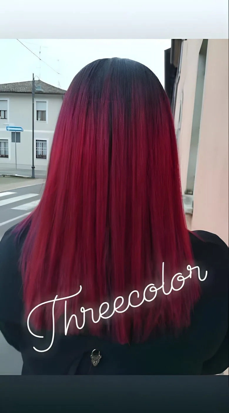 Colore rosso su base scura, lavoro di Tocco di Classe